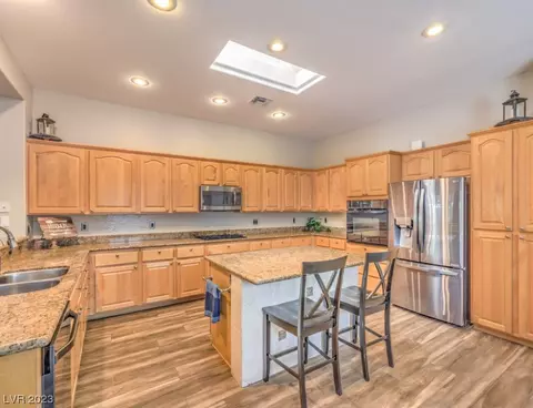 15 Moraine Dr, Henderson, NV 89052