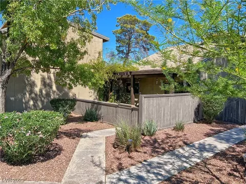 4043 Village Sq, Las Vegas, NV 89121