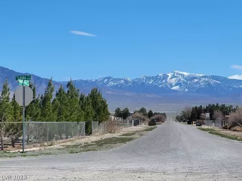 860 W Mcmurray Dr, Pahrump, NV 89060