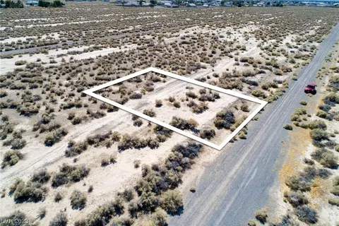 1231 E Idaho St, Pahrump, NV 89048