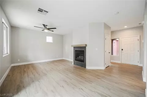 5400 Raccoon Valley Ln, Las Vegas, NV 89122