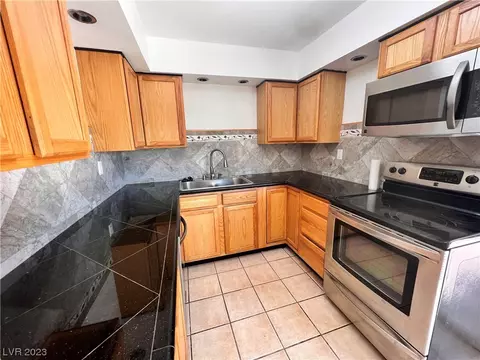 231 E Van Wagenen St, Henderson, NV 89015