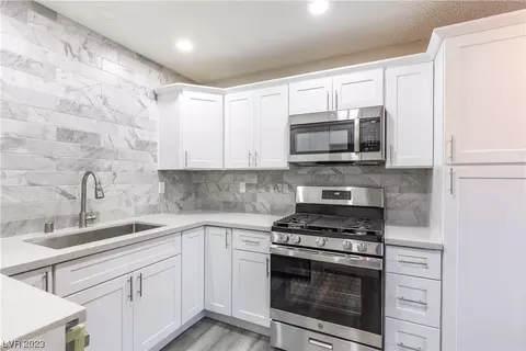 5195 Caliente St #73, Las Vegas, NV 89119