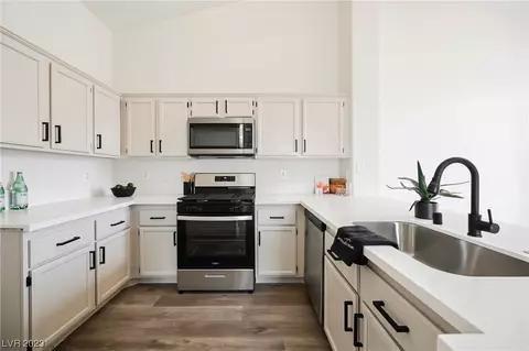 1300 S Arlington St #204, Las Vegas, NV 89104