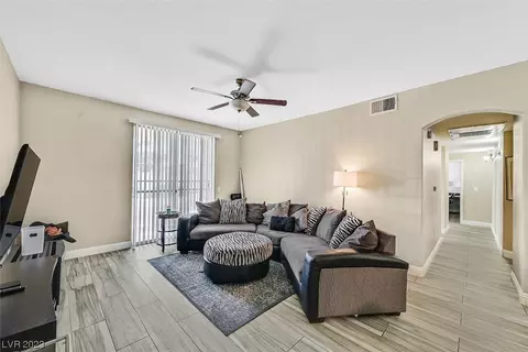 1300 S Arlington St #103, Las Vegas, NV 89104