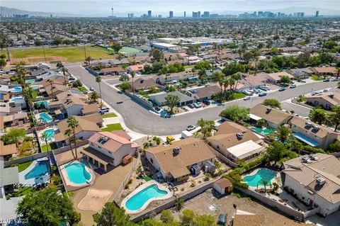 200 Lindy Dr, Las Vegas, NV 89107