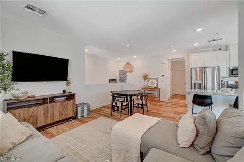 20 Barbara Ln #6, Las Vegas, NV 89183