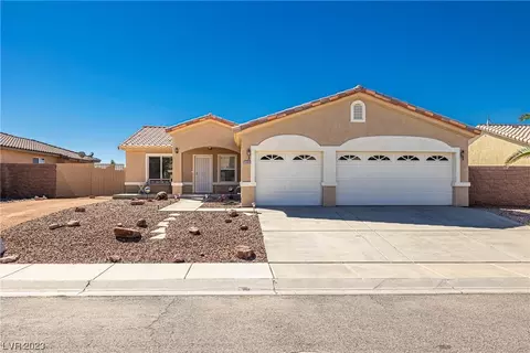 5805 E Badlands Ln, Pahrump, NV 89061
