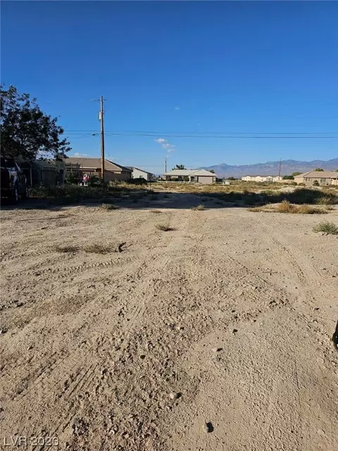 820 E Lone Pine Rd, Pahrump, NV 89048