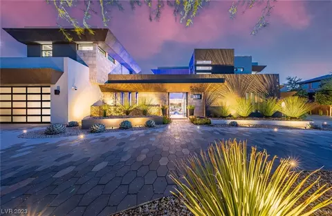 27 Hawk Ridge Dr, Las Vegas, NV 89135