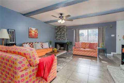 554 Oakbrook Ln, Las Vegas, NV 89169