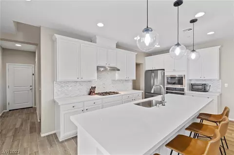 948 E Sunset Rd, Henderson, NV 89011 photo 2