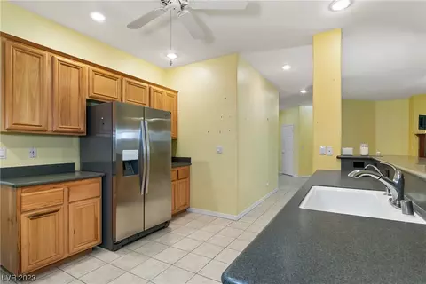 Kitchen - 3625 Laughlin Blvd, Laughlin, NV 89029 photo 9 of 13