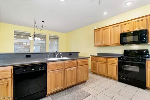 Kitchen - 3625 Laughlin Blvd, Laughlin, NV 89029 photo 12 of 13