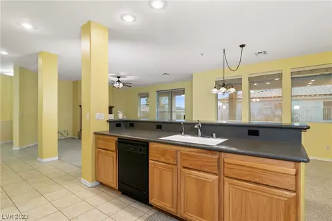 Kitchen - 3625 Laughlin Blvd, Laughlin, NV 89029 photo 8 of 13
