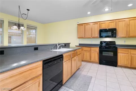 Kitchen - 3625 Laughlin Blvd, Laughlin, NV 89029 photo 6 of 13