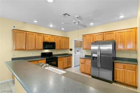 Kitchen - 3625 Laughlin Blvd, Laughlin, NV 89029 photo 3 of 13