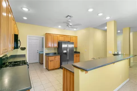 Kitchen - 3625 Laughlin Blvd, Laughlin, NV 89029 photo 4 of 13