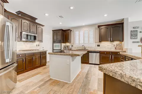 17 Blue Valley Dr, Henderson, NV 89002