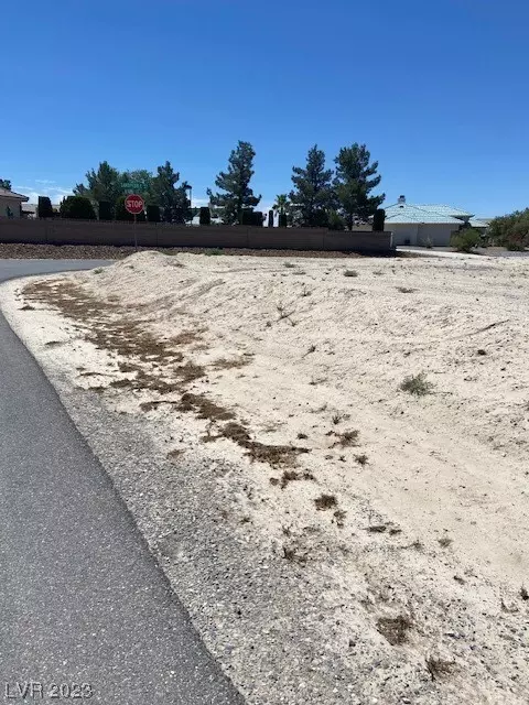 6860 S Sandpebble St, Pahrump, NV 89061
