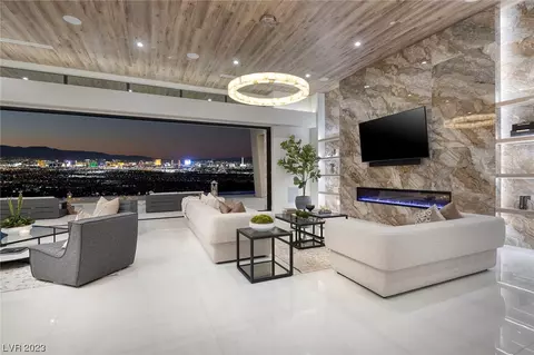 674 Dragon Point Dr, Henderson, NV 89012