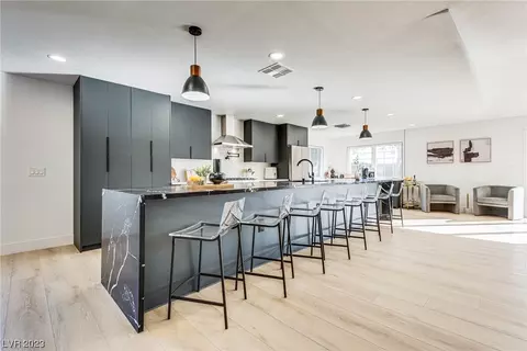 3075 S Pioneer Way, Las Vegas, NV 89117