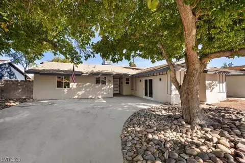 30 Zircon Cir, Las Vegas, NV 89106