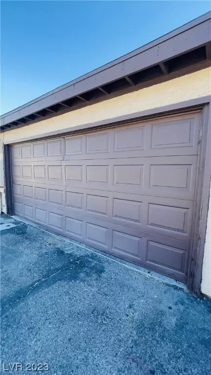 5026 Village Dr, Las Vegas, NV 89142