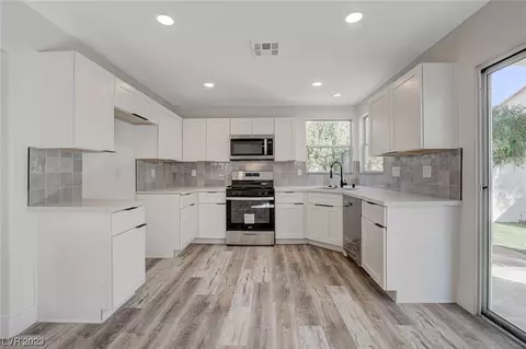 7417 Wildwind Dr, Las Vegas, NV 89128