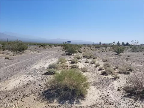 6911 N Moonhill Ave, Pahrump, NV 89060