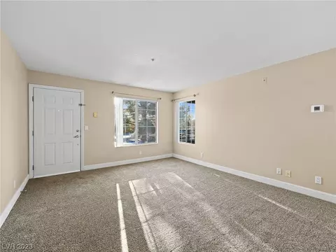 2101 Blue Breeze Dr #202, Las Vegas, NV 89128