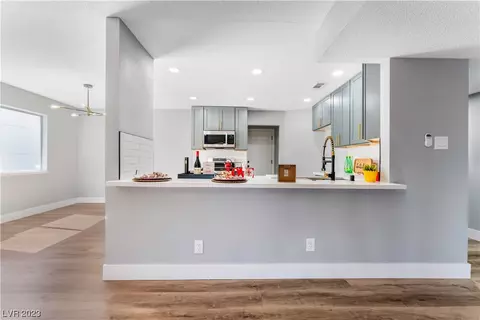 421 Oil Lantern Ln, Las Vegas, NV 89145