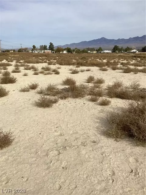 40 E Red Horse St, Pahrump, NV 89060