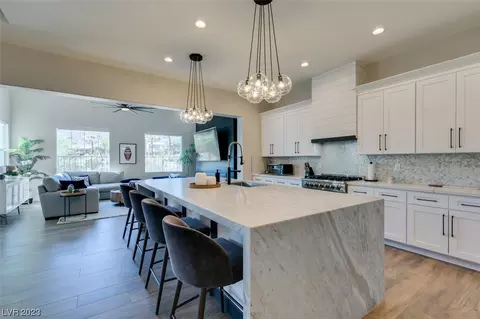 2813 Red Springs Dr, Las Vegas, NV 89135
