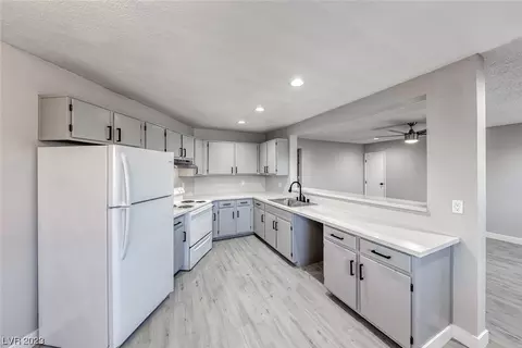 5061 Pioneer Ave #103, Las Vegas, NV 89146
