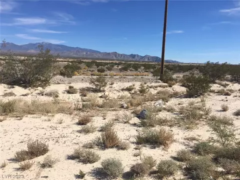 780 N Emery St, Pahrump, NV 89048