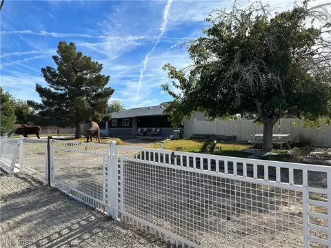 6085 Elkhorn Rd, Las Vegas, NV 89131