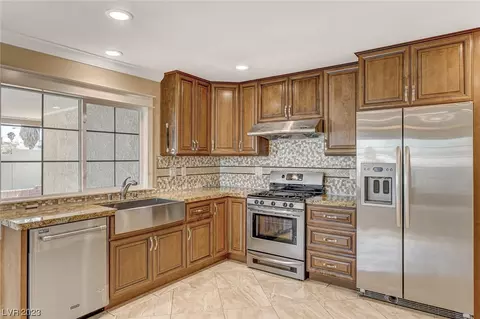 7077 Westbrook Ave, Las Vegas, NV 89147