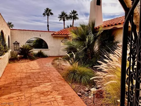 4501 Woodcrest Rd, Las Vegas, NV 89121