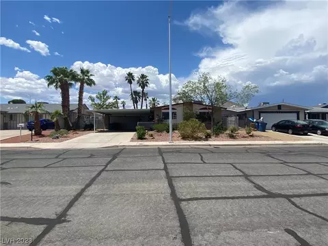104 Lightning St, Las Vegas, NV 89145