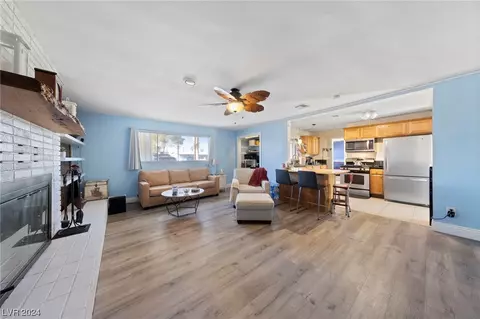 916 Artesia Way, Las Vegas, NV 89108