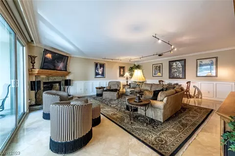 2747 Paradise Rd #301, Las Vegas, NV 89109