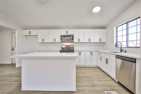 3087 La Barca Ln, Las Vegas, NV 89122