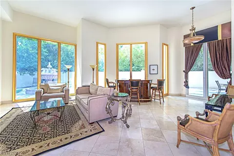 2857 Paradise Rd #106, Las Vegas, NV 89109