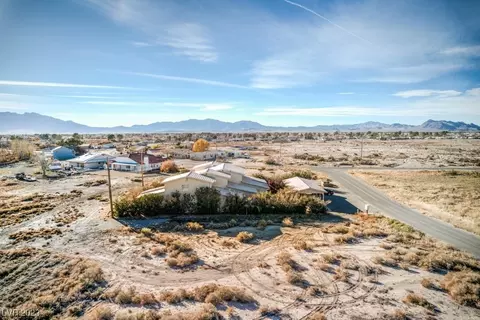 381 Comstock St, Pahrump, NV 89048