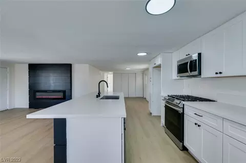 3658 Death Valley Dr, Las Vegas, NV 89122