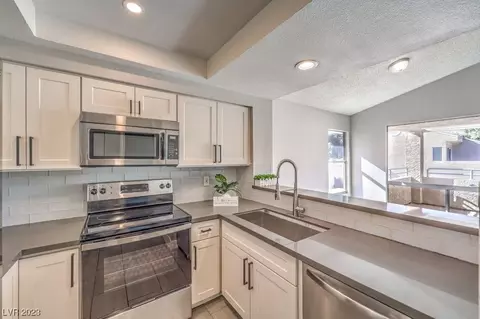 5661 Vineyard Ln #., Las Vegas, NV 89110