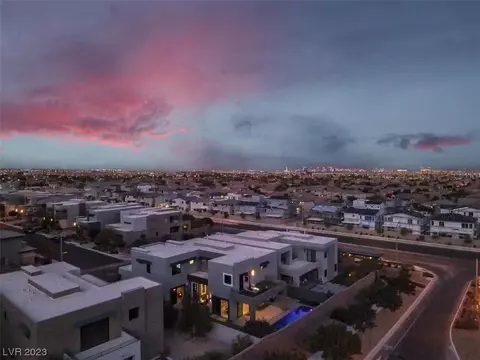 10253 Green Ember Dr, Las Vegas, NV 89135