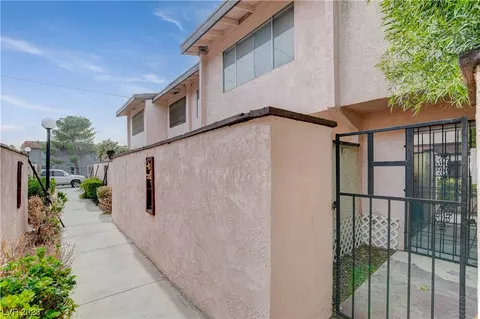 1690 E University Ave #5, Las Vegas, NV 89119