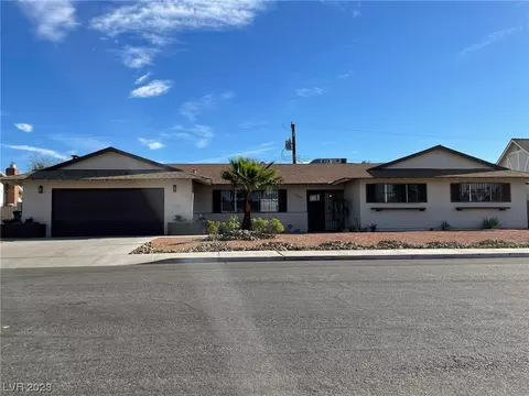 1624 Stonehaven Dr, Las Vegas, NV 89108